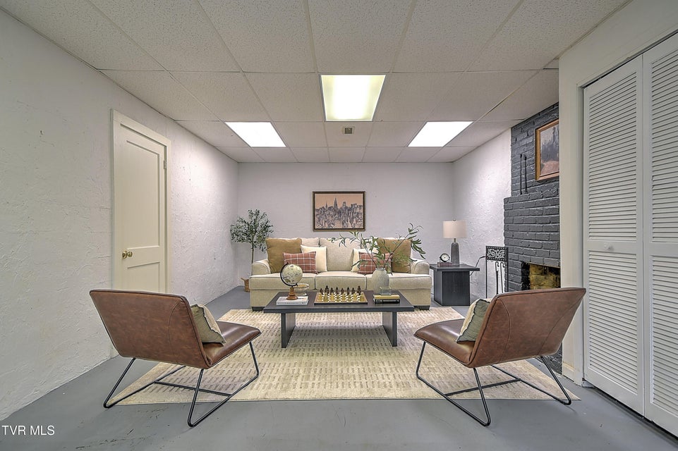 Photo #37: 2041 Edgemont Avenue