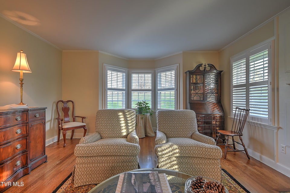 Photo #7: 2041 Edgemont Avenue