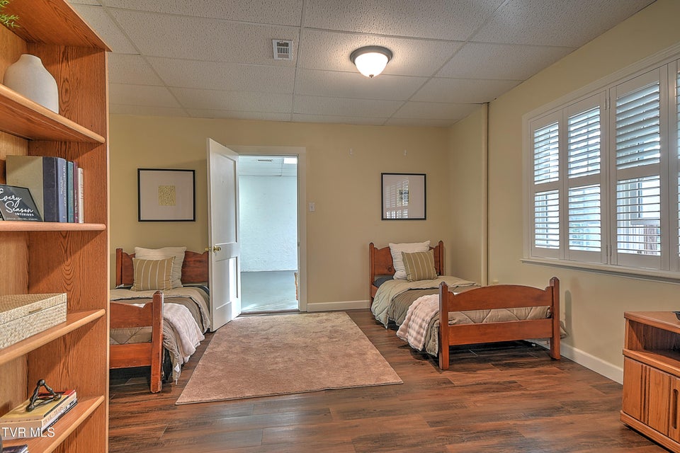 Photo #35: 2041 Edgemont Avenue