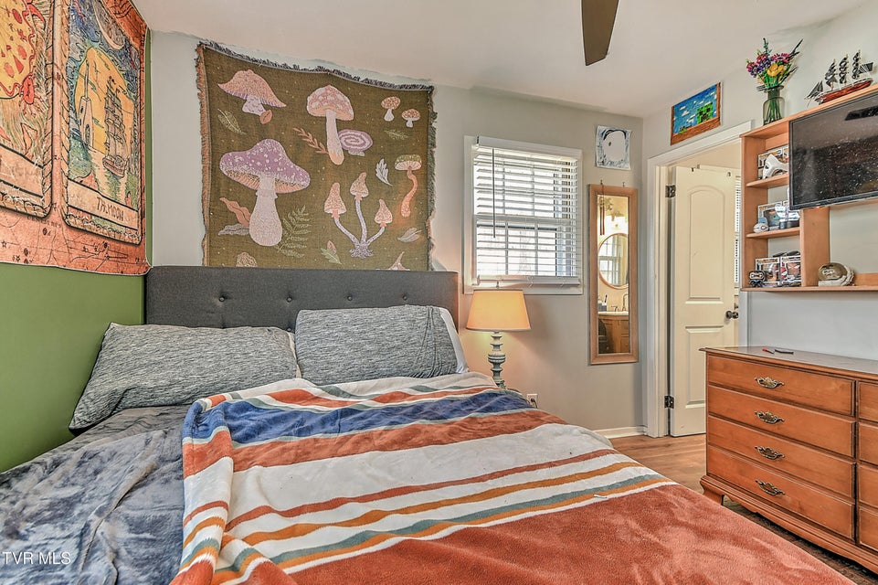 Photo #34: 4006 Englewood Boulevard