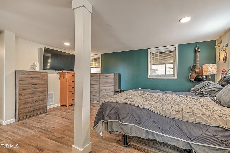 Photo #25: 4006 Englewood Boulevard