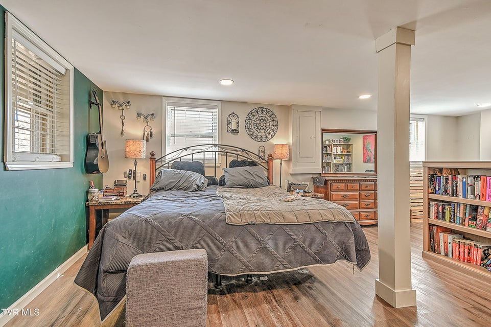 Photo #23: 4006 Englewood Boulevard