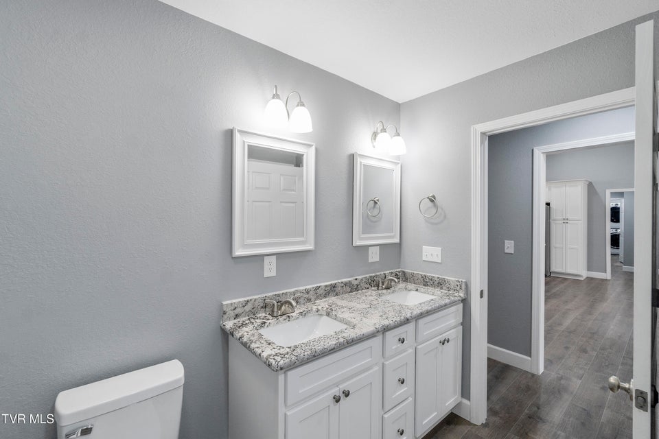 Photo #31: 960 Allens Bridge Road