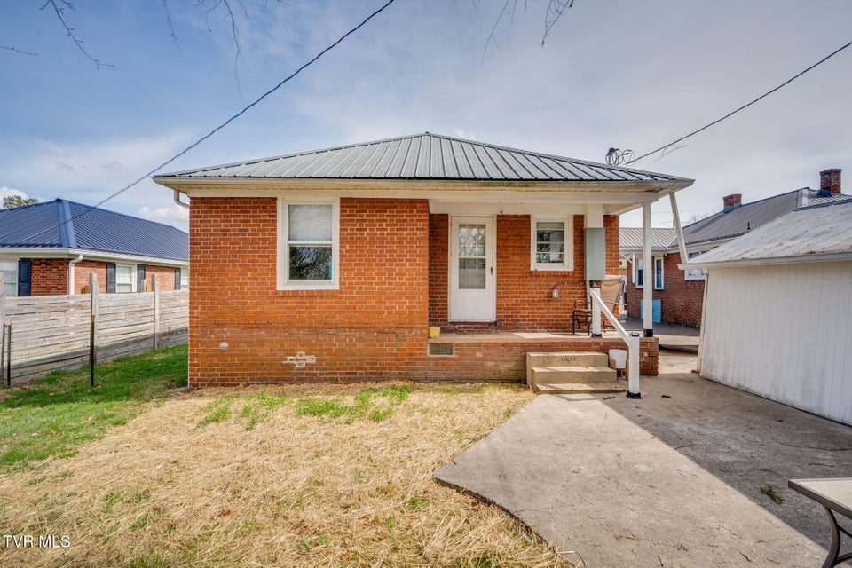 Photo #7: 910 Birch Street