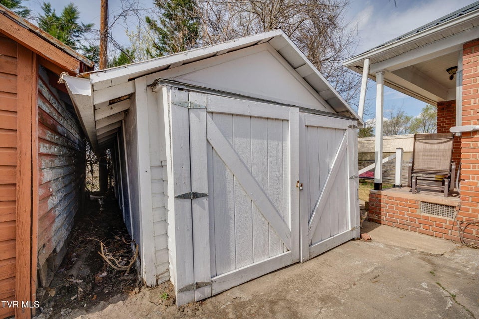 Photo #11: 910 Birch Street