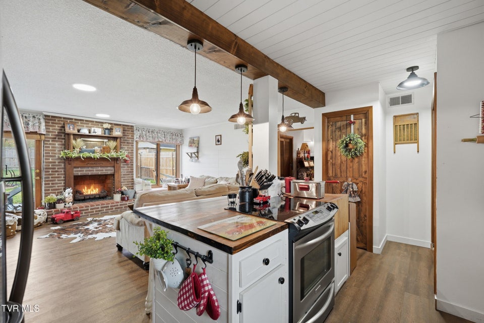 Photo #13: 6320 Booth Court