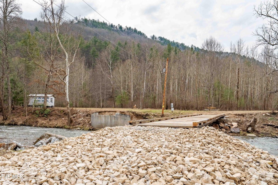 Photo #31: 9613 Roan Creek Road