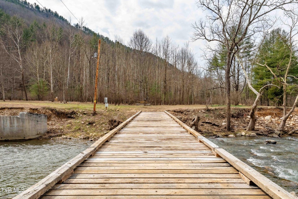 Photo #32: 9613 Roan Creek Road