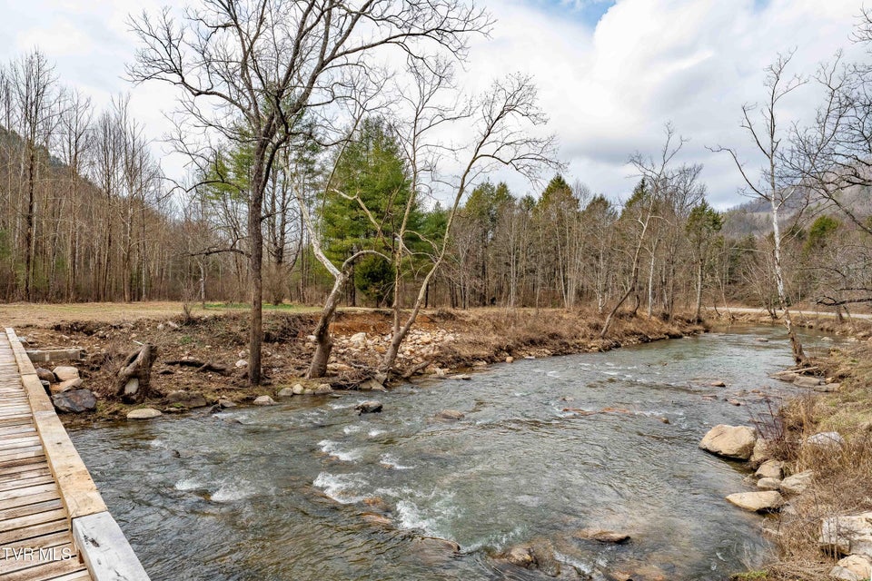 Photo #33: 9613 Roan Creek Road