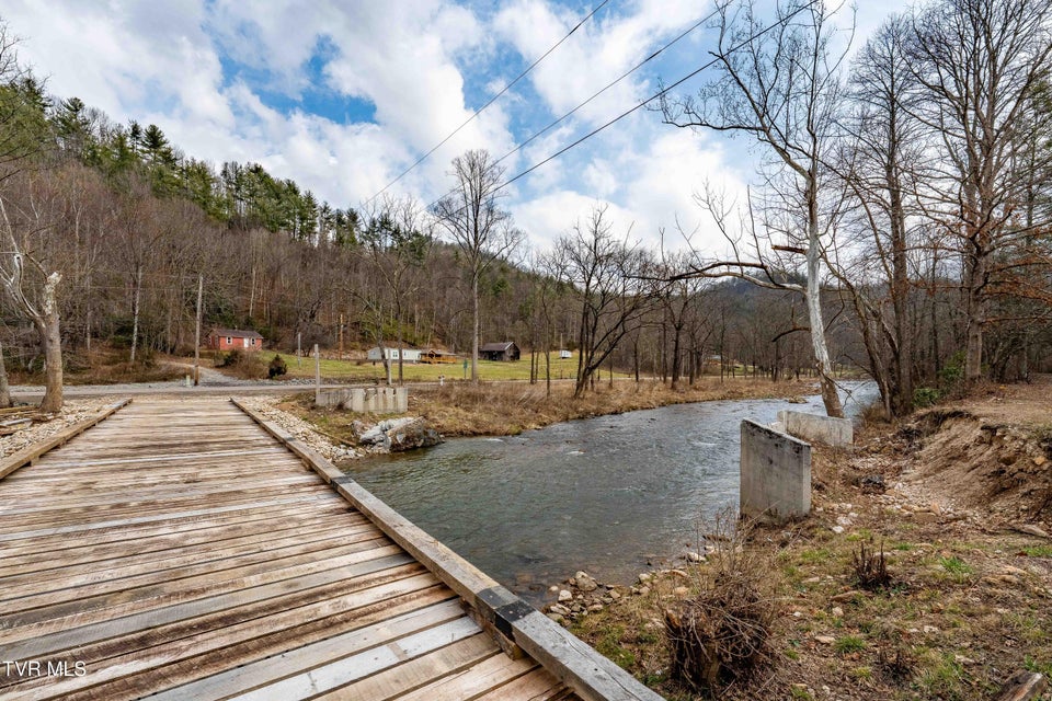 Photo #35: 9613 Roan Creek Road