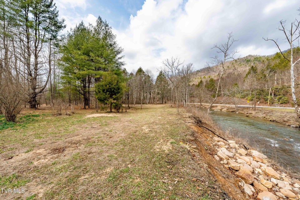 Photo #39: 9613 Roan Creek Road