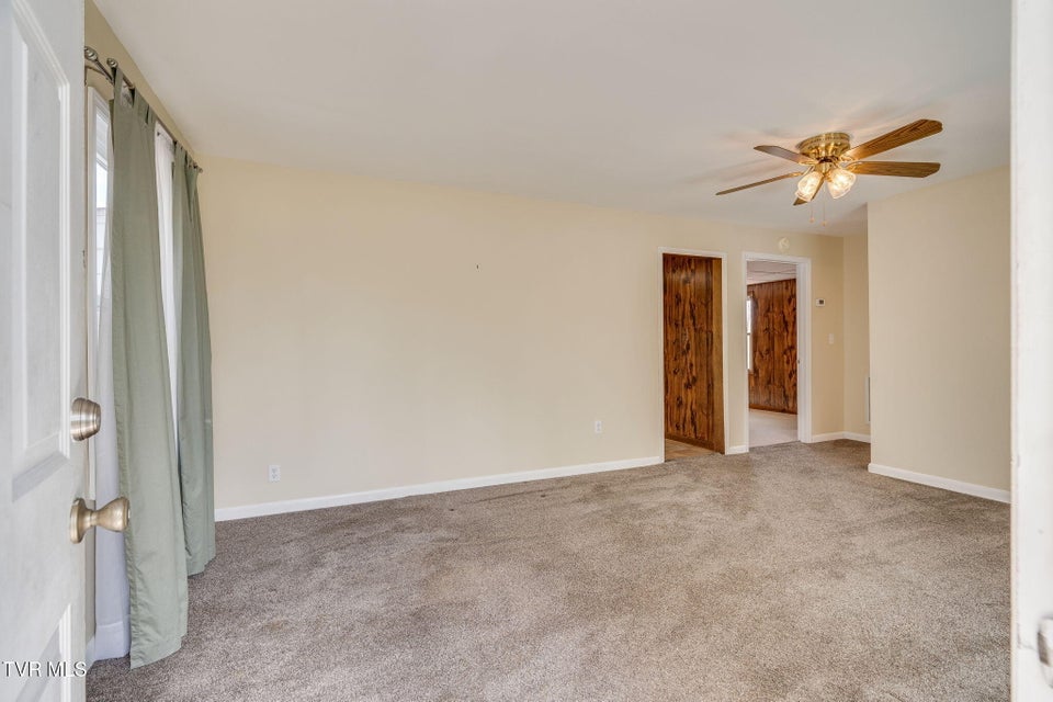 Photo #4: 241 Fontana Street