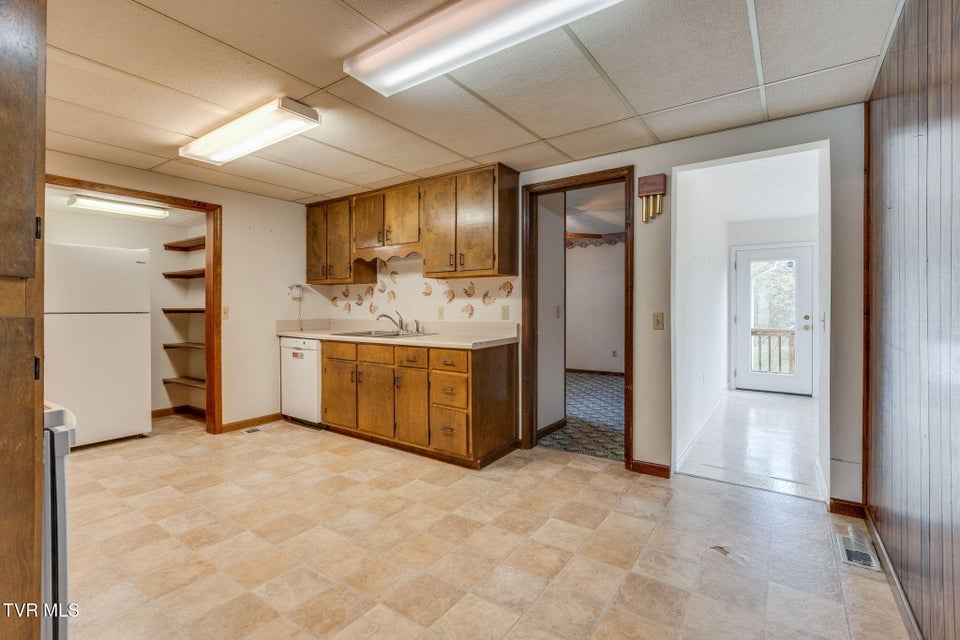 Photo #7: 241 Fontana Street