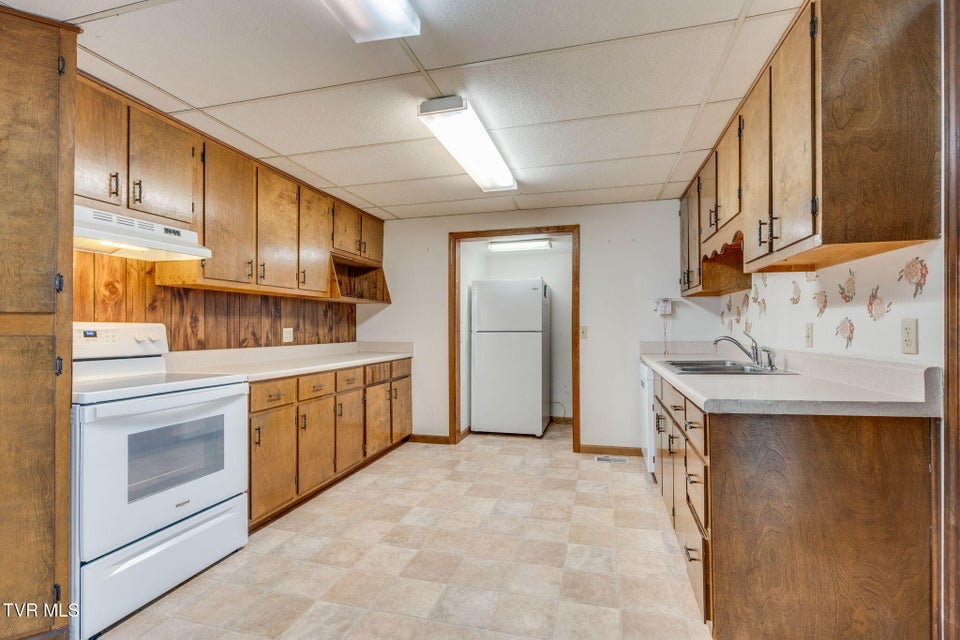 Photo #9: 241 Fontana Street