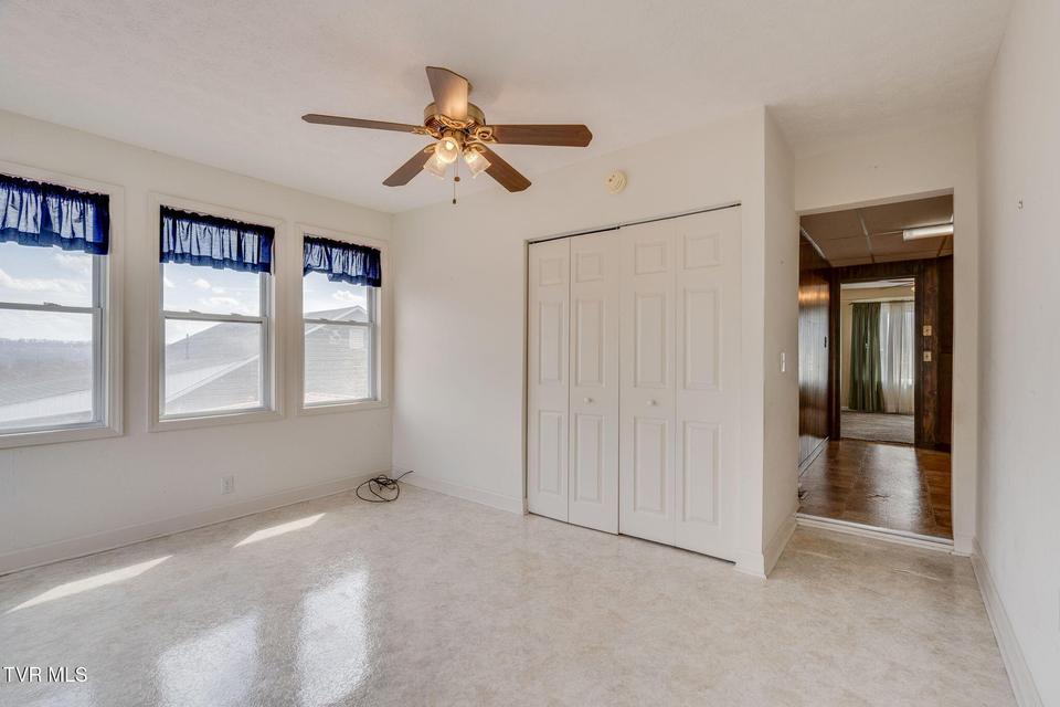 Photo #11: 241 Fontana Street