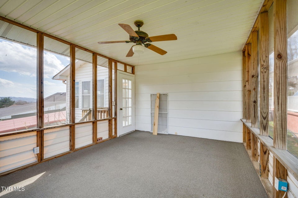 Photo #19: 241 Fontana Street