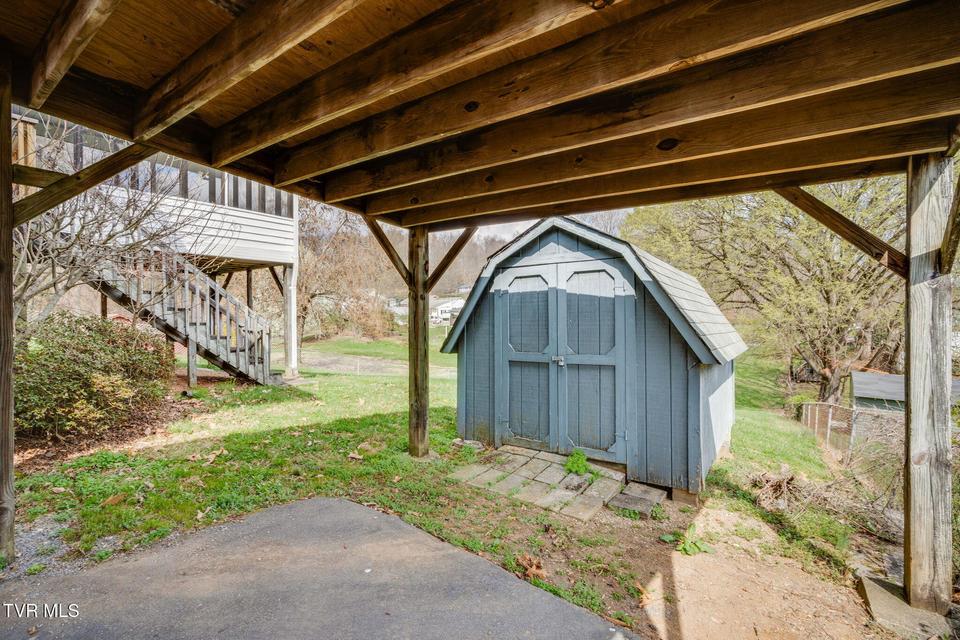 Photo #21: 241 Fontana Street