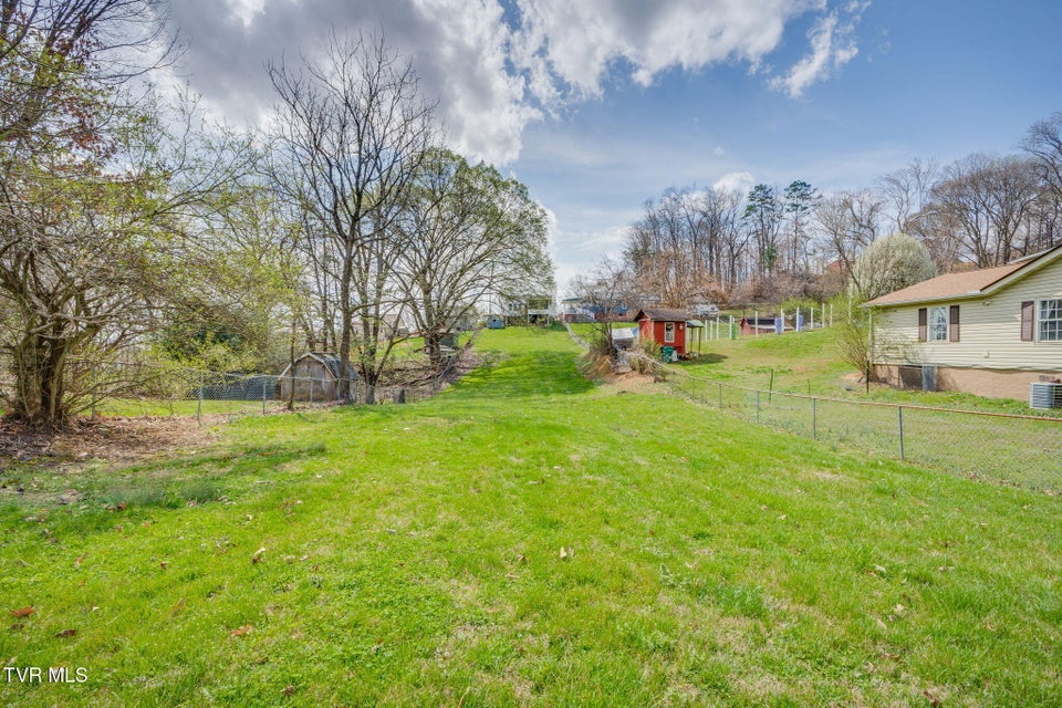 Photo #25: 241 Fontana Street