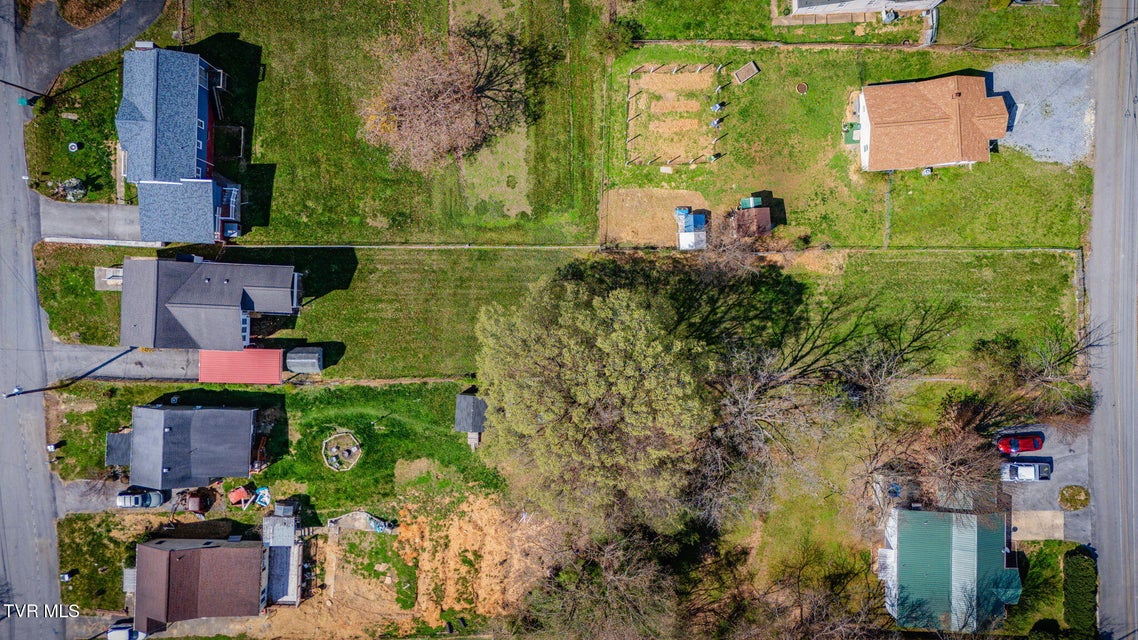 Photo #31: 241 Fontana Street