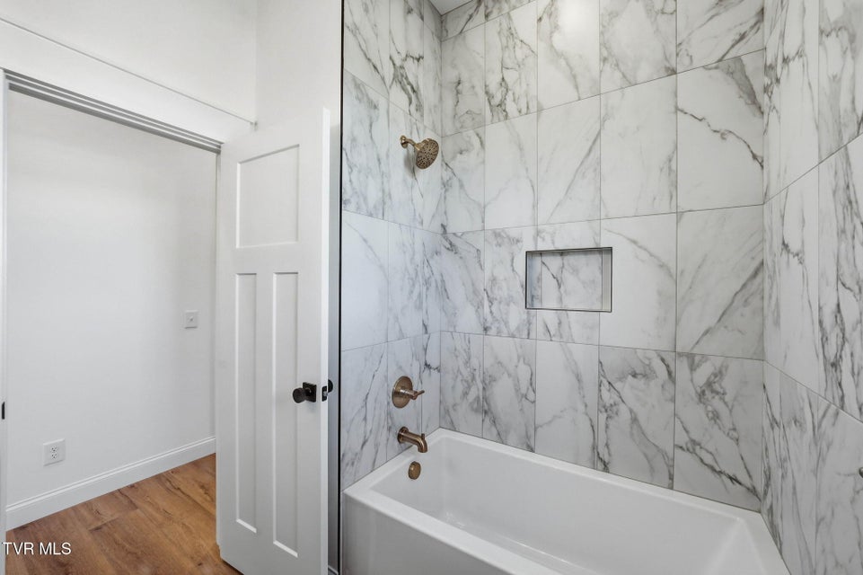 Photo #36: 1082 Brumit 