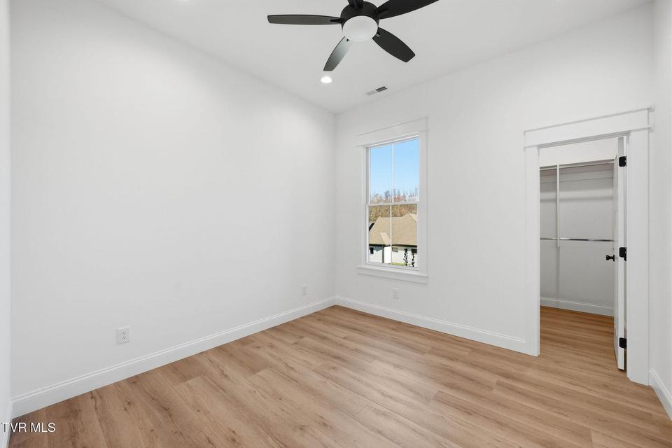 Photo #38: 1082 Brumit 