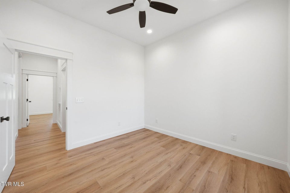 Photo #37: 1082 Brumit 