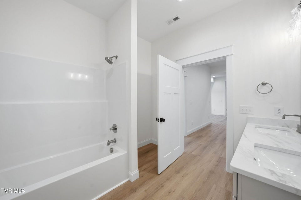 Photo #53: 1082 Brumit 