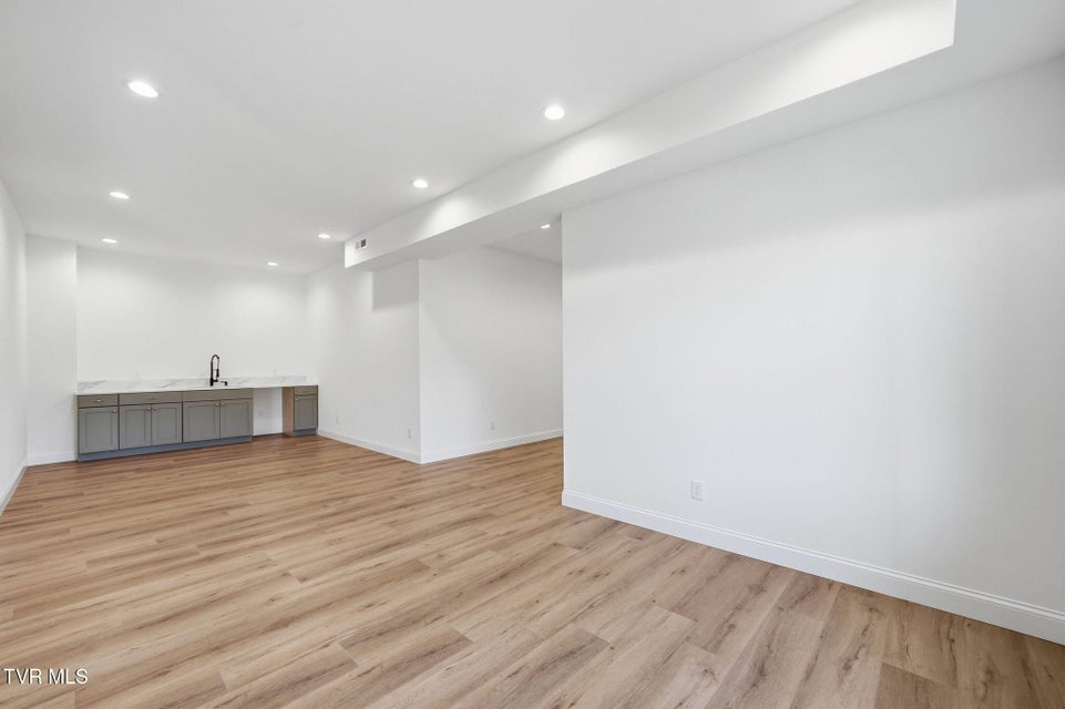 Photo #49: 1082 Brumit 