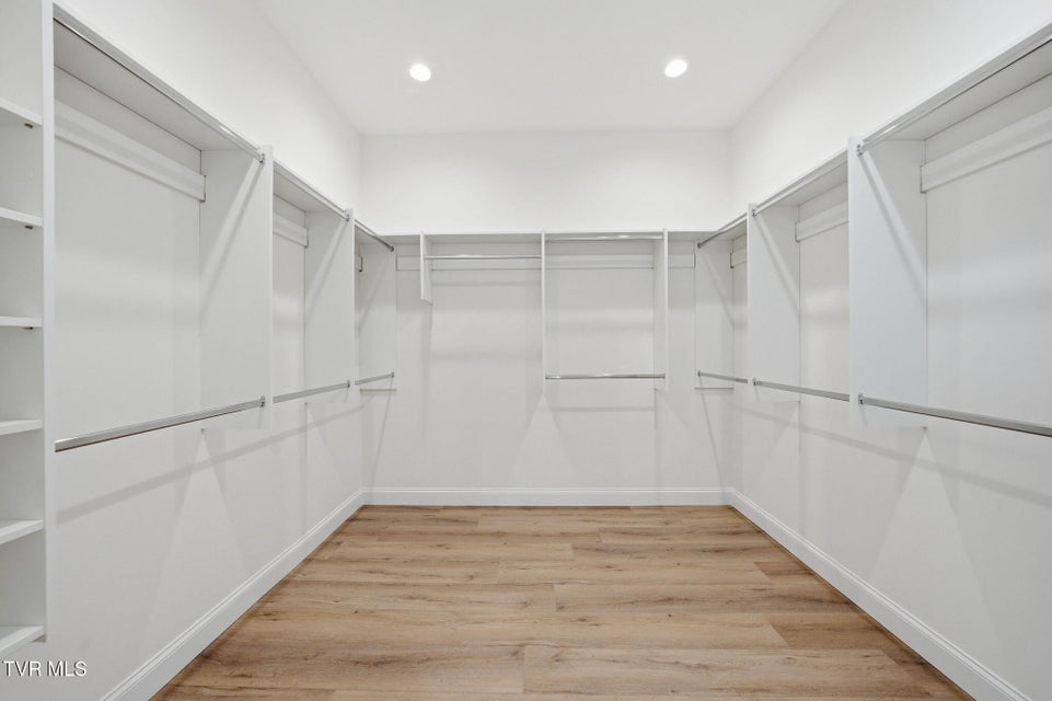 Photo #31: 1082 Brumit 