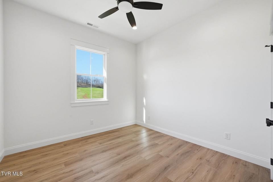 Photo #33: 1082 Brumit 