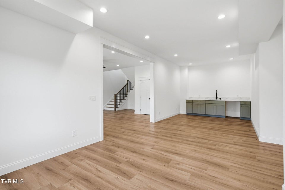 Photo #48: 1082 Brumit 