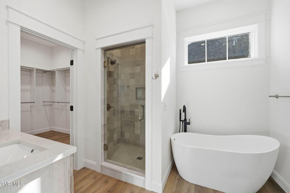 Photo #28: 1082 Brumit 