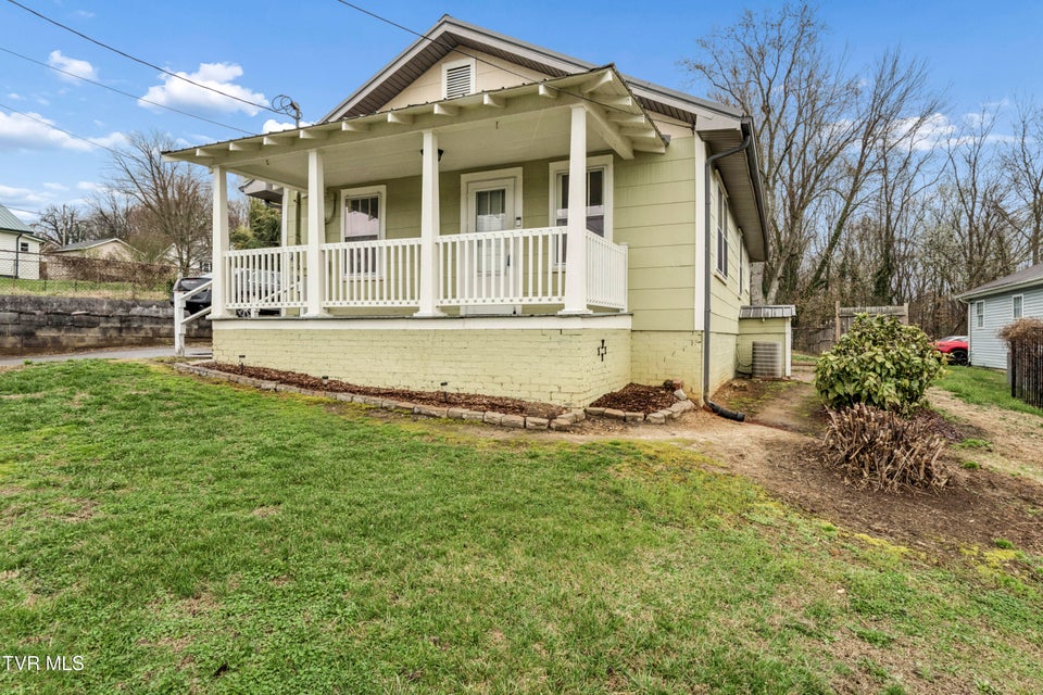 Photo #27: 364 Lynn Avenue