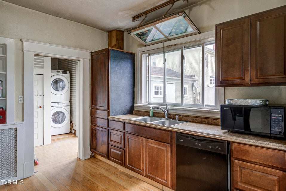 Photo #7: 124 Elm Avenue