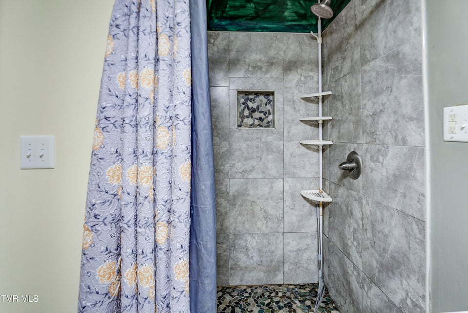 Photo #12: 124 Elm Avenue