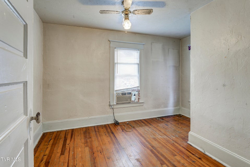 Photo #17: 124 Elm Avenue