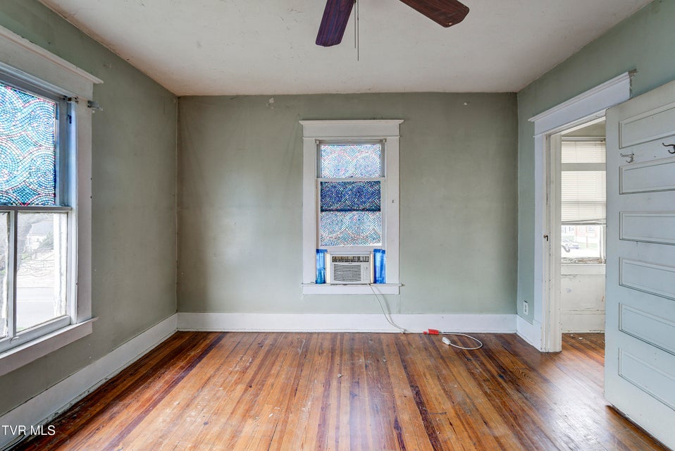 Photo #22: 124 Elm Avenue