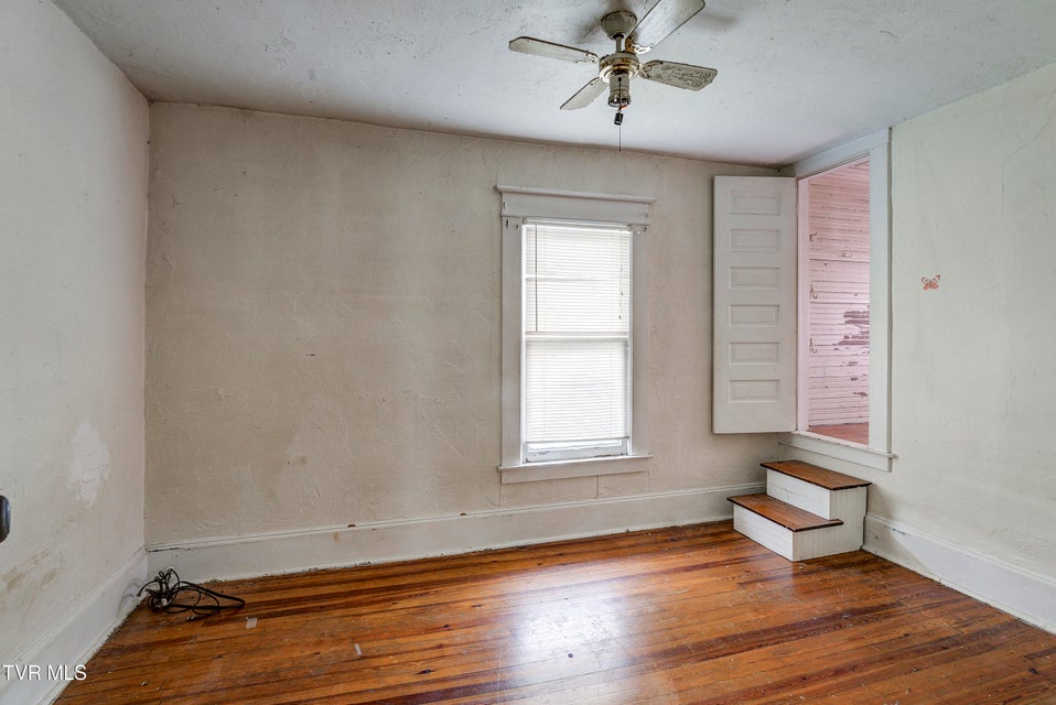 Photo #26: 124 Elm Avenue