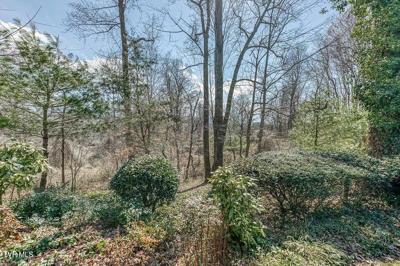 Photo #59: 8 University Place