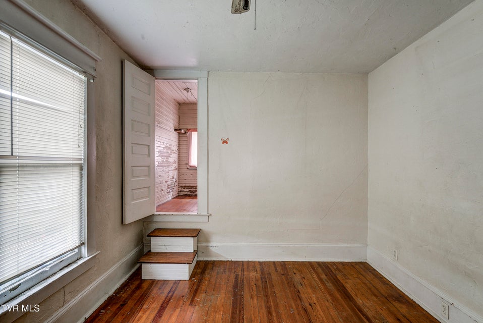 Photo #27: 124 Elm Avenue