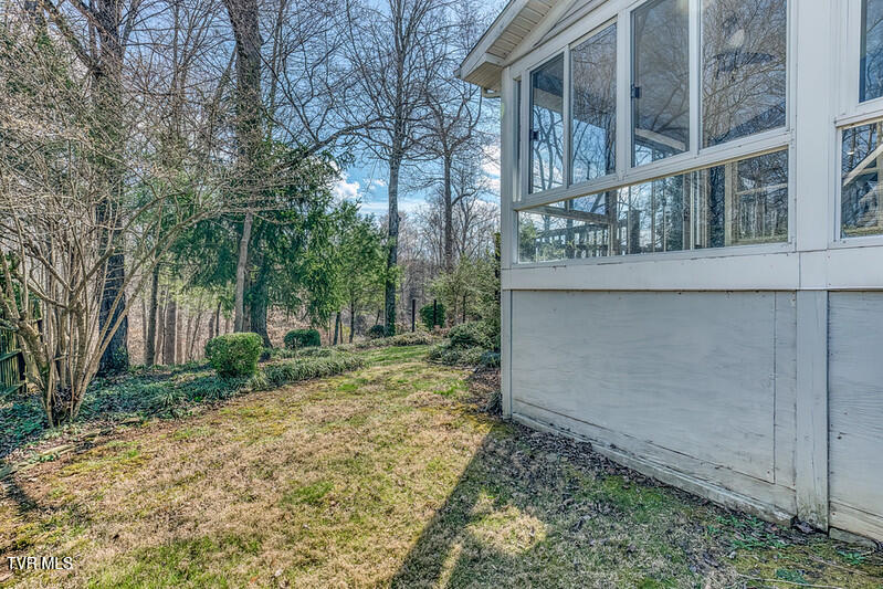 Photo #49: 8 University Place