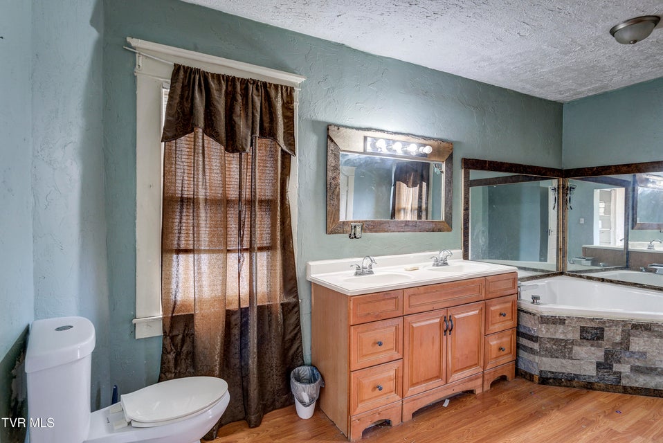 Photo #28: 124 Elm Avenue