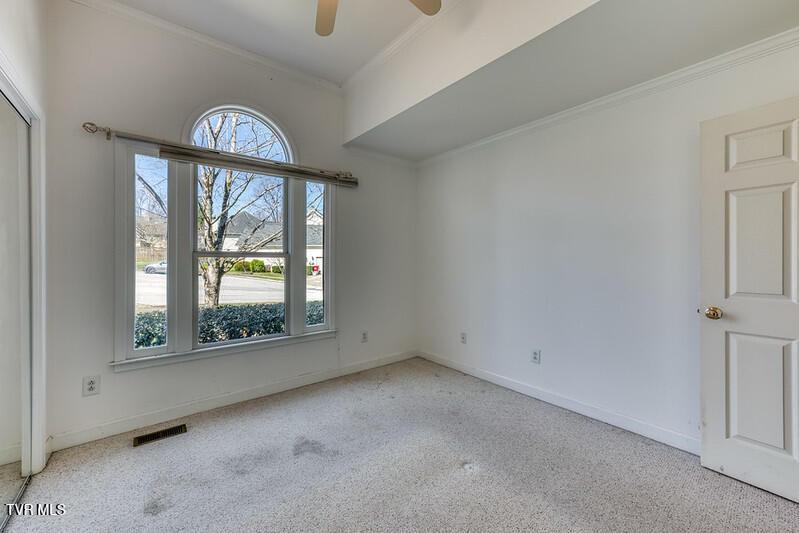 Photo #37: 8 University Place