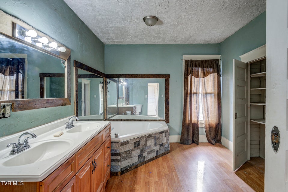 Photo #29: 124 Elm Avenue