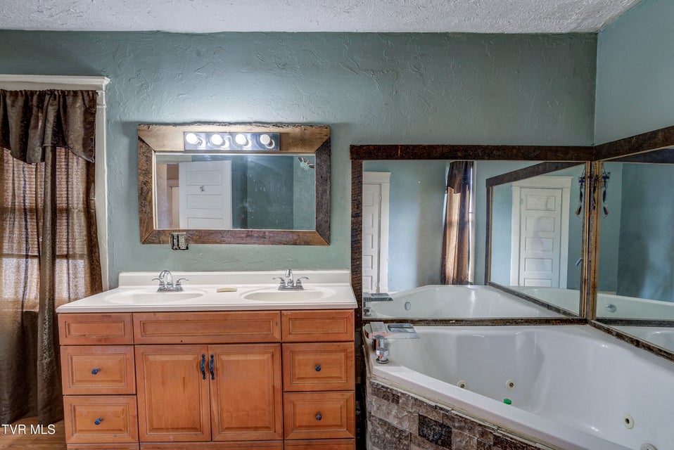 Photo #30: 124 Elm Avenue