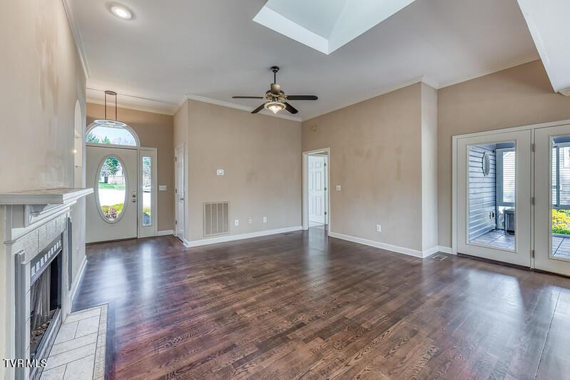 Photo #10: 8 University Place