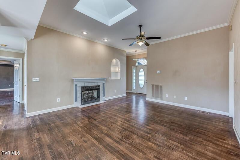 Photo #9: 8 University Place