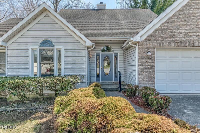 Photo #2: 8 University Place