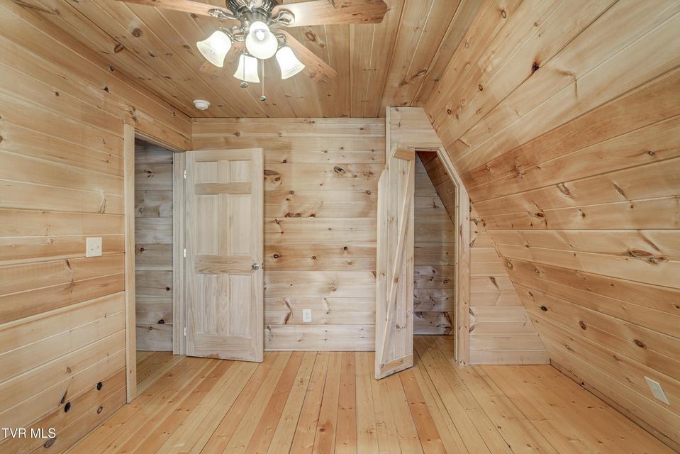 Photo #43: 522 Deer Haven Road