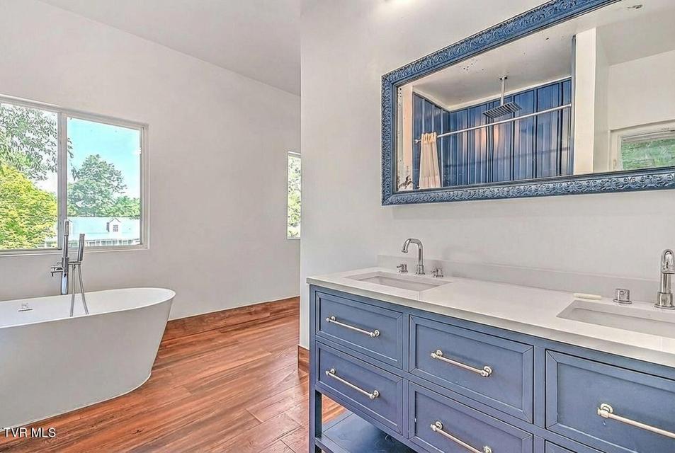 Photo #30: 3 Overlook Court